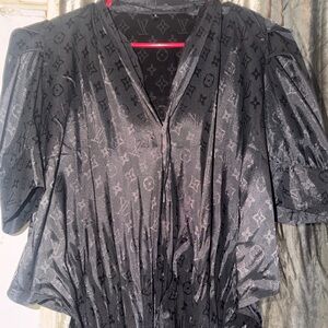 Inspired blouse color black